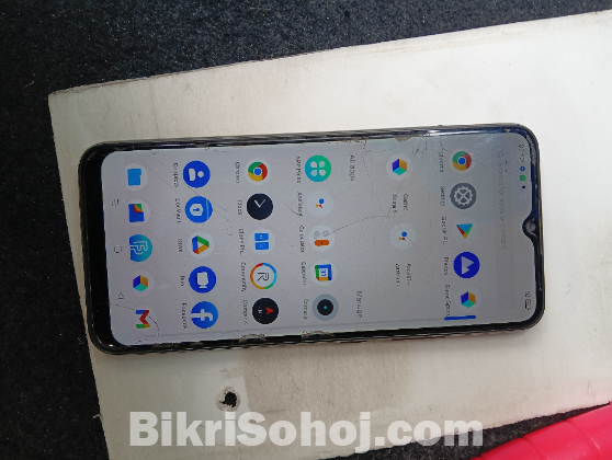 রিয়েলমি C21